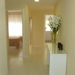 Beachfront Seaview Litoralmar Apt, Fast Wifi, Airco, Pool, Private Parking דירה