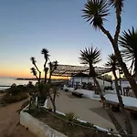 Apartment Beachfront Seaview Litoralmar Apt, Fast Wifi, Airco, Pool, Private Parking