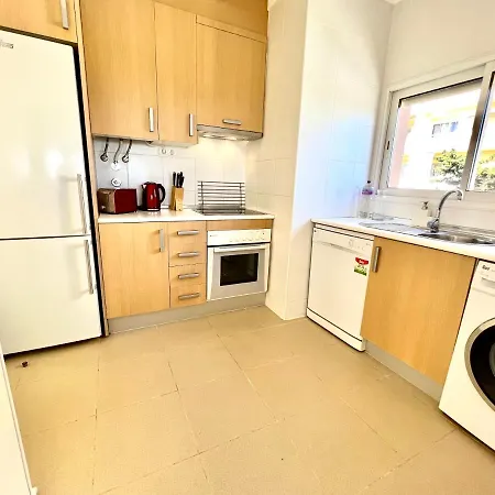 Beachfront Seaview Litoralmar Apt, Fast Wifi, Airco, Pool, Private Parking *