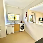 Beachfront Seaview Litoralmar Apt, Fast Wifi, Airco, Pool, Private Parking * Portimão