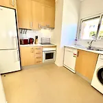 Beachfront Seaview Litoralmar Apt, Fast Wifi, Airco, Pool, Private Parking *