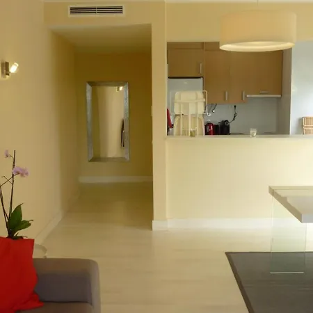 Beachfront Seaview Litoralmar Apt, Fast Wifi, Airco, Pool, Private Parking Apartment Portimao