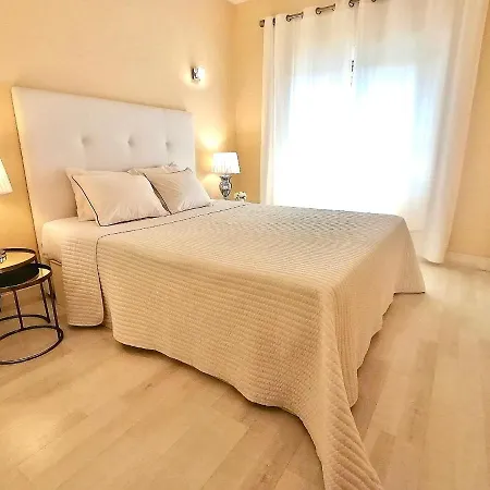 Apartment Beachfront Seaview Litoralmar Apt, Fast Wifi, Airco, Pool, Private Parking *