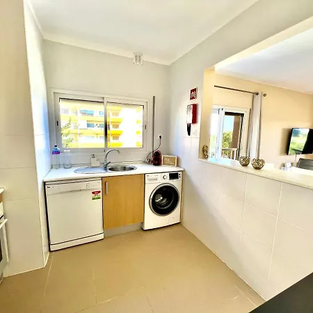 Beachfront Seaview Litoralmar Apt, Fast Wifi, Airco, Pool, Private Parking * Portimao
