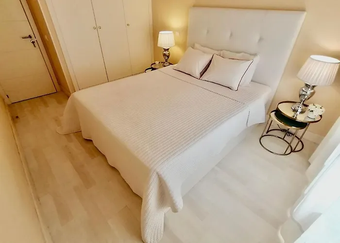 Beachfront Seaview Litoralmar Apt, Fast Wifi, Airco, Pool, Private Parking 아파트